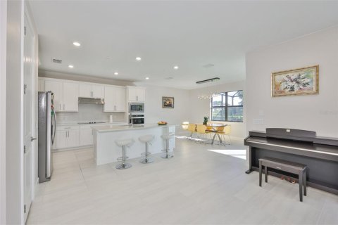 House in Bradenton, Florida 5 bedrooms, 338.26 sq.m. № 2213414 - photo 9