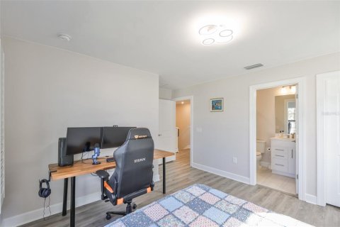 House in Bradenton, Florida 5 bedrooms, 338.26 sq.m. № 2213414 - photo 30