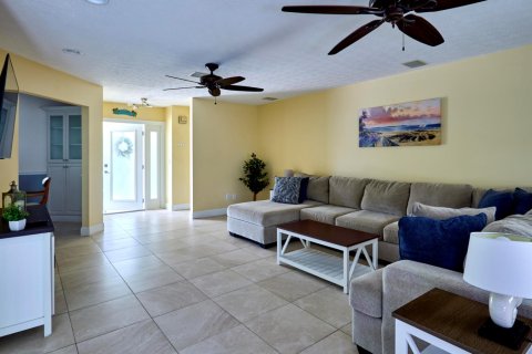 Villa ou maison à louer à Jensen Beach, Floride: 3 chambres, 144.18 m2 № 2439347 - photo 3