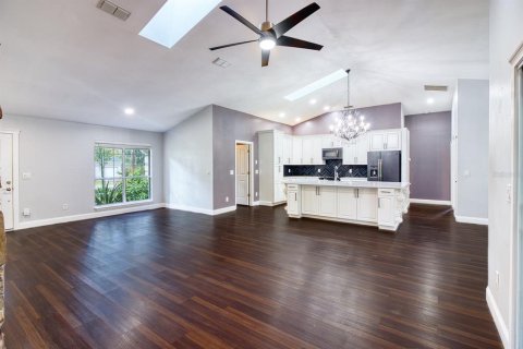 Villa ou maison à louer à New Smyrna Beach, Floride: 3 chambres, 157.19 m2 № 2384232 - photo 3