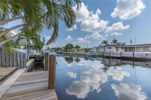 Casa en alquiler en Pompano Beach, Florida, 3 dormitorios, 169.36 m2 № 984353 - foto 1