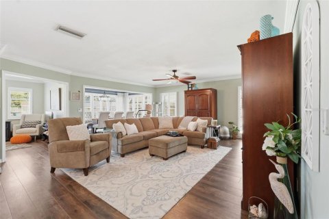 Condo in Seminole, Florida, 3 bedrooms № 2114510 - photo 19