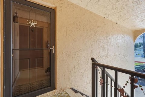 Condo in Seminole, Florida, 3 bedrooms № 2114510 - photo 4