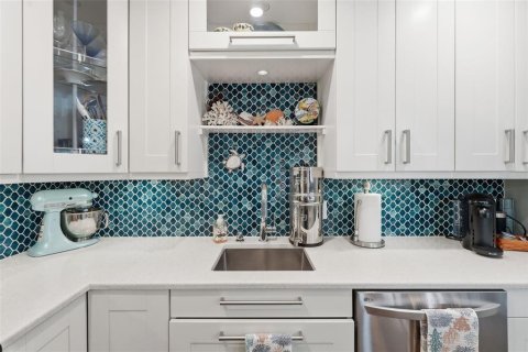 Condo in Seminole, Florida, 3 bedrooms № 2114510 - photo 8