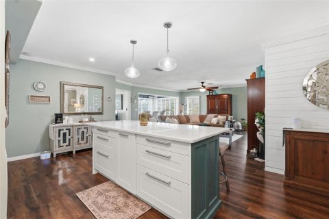 Condo in Seminole, Florida, 3 bedrooms № 2114510 - photo 9
