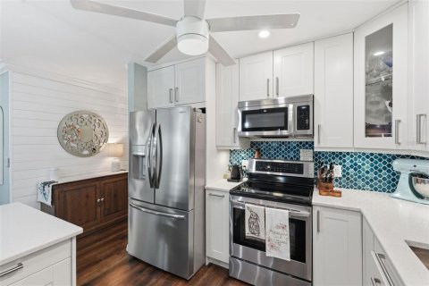 Condo in Seminole, Florida, 3 bedrooms № 2114510 - photo 10