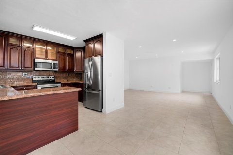 Снять в аренду виллу или дом в Пайнкрест, Флорида 4 спальни, 193.24м2, № 1956783 - фото 8