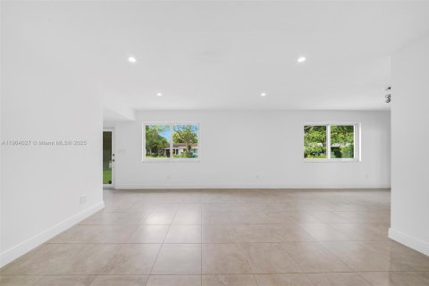 Снять в аренду виллу или дом в Пайнкрест, Флорида 4 спальни, 193.24м2, № 1956783 - фото 10