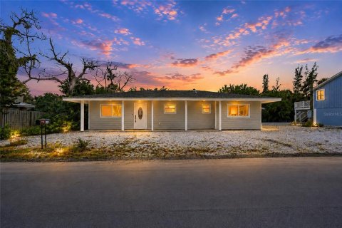 Casa en Longboat Key, Florida 4 dormitorios, 195.65 m2 № 2283697