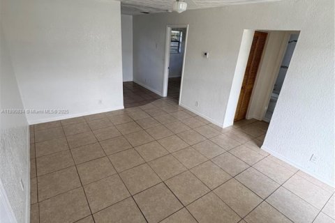 Casa en alquiler en West Park, Florida, 3 dormitorios, 209.03 m2 № 1947345 - foto 3