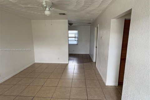 Casa en alquiler en West Park, Florida, 3 dormitorios, 209.03 m2 № 1947345 - foto 2