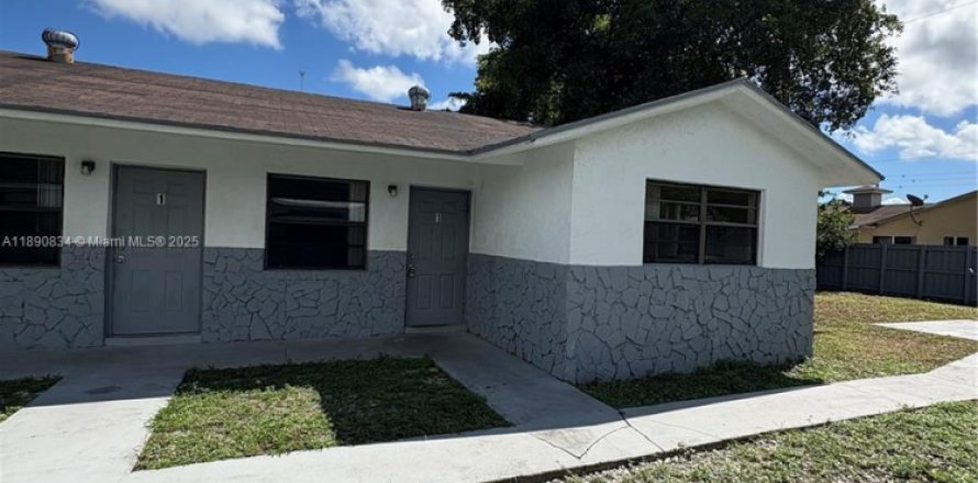 Casa en West Park, Florida 3 dormitorios, 209.03 m2 № 1947345