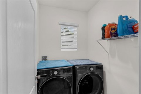House in Saint Cloud, Florida 3 bedrooms, 139.45 sq.m. № 1771240 - photo 18