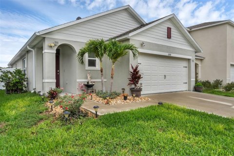 House in Saint Cloud, Florida 3 bedrooms, 139.45 sq.m. № 1771240 - photo 5