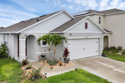 House in Saint Cloud, Florida 3 bedrooms, 139.45 sq.m. № 1771240 - photo 3