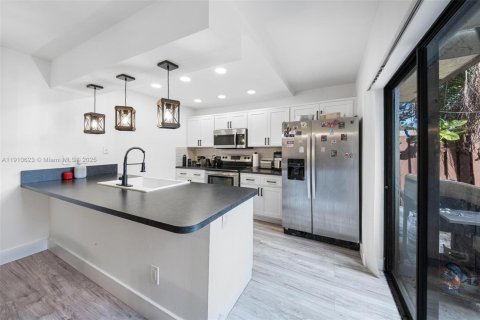 Снять в аренду таунхаус в Дейви, Флорида 3 спальни, 153.66м2, № 1966684 - фото 9