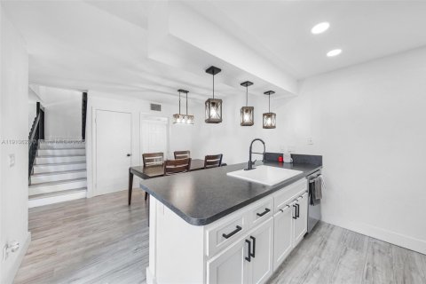 Снять в аренду таунхаус в Дейви, Флорида 3 спальни, 153.66м2, № 1966684 - фото 11