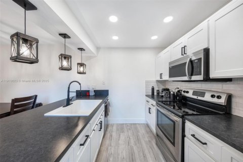 Снять в аренду таунхаус в Дейви, Флорида 3 спальни, 153.66м2, № 1966684 - фото 8