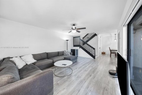 Снять в аренду таунхаус в Дейви, Флорида 3 спальни, 153.66м2, № 1966684 - фото 3