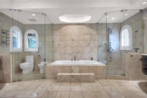 Villa ou maison à vendre à Coral Gables, Floride: 4 chambres, 344.57 m2 № 2024305 - photo 28