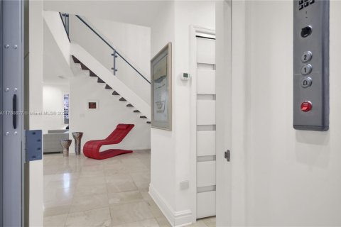 Villa ou maison à vendre à Coral Gables, Floride: 4 chambres, 344.57 m2 № 2024305 - photo 22