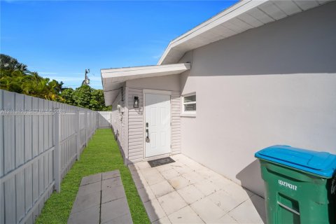 Villa ou maison à louer à Cape Coral, Floride: 4 chambres, 178 m2 № 2437520 - photo 22