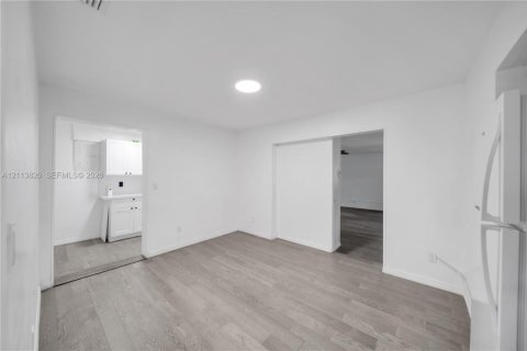 Villa ou maison à louer à Cape Coral, Floride: 4 chambres, 178 m2 № 2437520 - photo 13