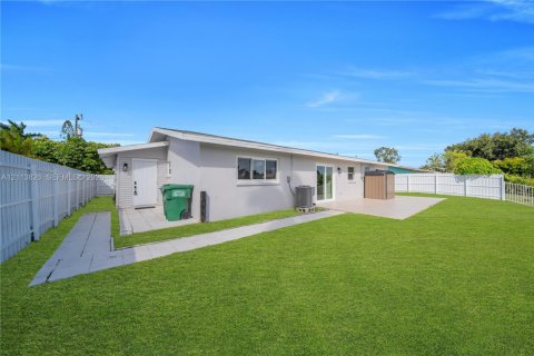 Villa ou maison à louer à Cape Coral, Floride: 4 chambres, 178 m2 № 2437520 - photo 20