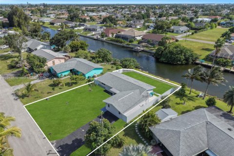 Villa ou maison à Cape Coral, Floride 4 chambres, 178 m2 № 2437520