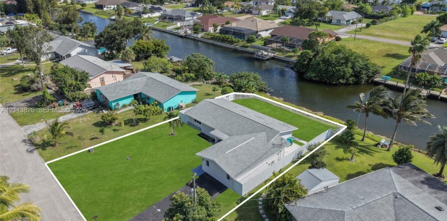 Villa ou maison à Cape Coral, Floride 4 chambres, 178 m2 № 2437520