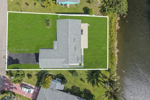 Villa ou maison à louer à Cape Coral, Floride: 4 chambres, 178 m2 № 2437520 - photo 2