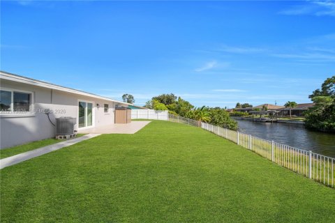 Villa ou maison à louer à Cape Coral, Floride: 4 chambres, 178 m2 № 2437520 - photo 21