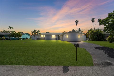 Villa ou maison à louer à Cape Coral, Floride: 4 chambres, 178 m2 № 2437520 - photo 9