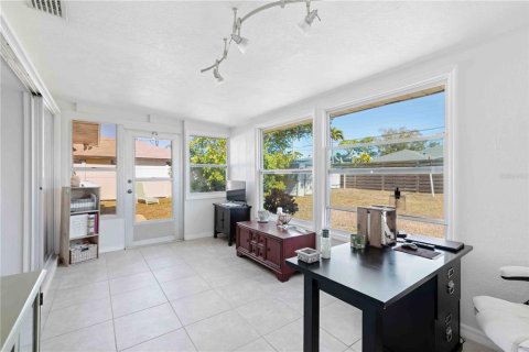 House in Venice, Florida 3 bedrooms, 127.09 sq.m. № 2196694 - photo 22