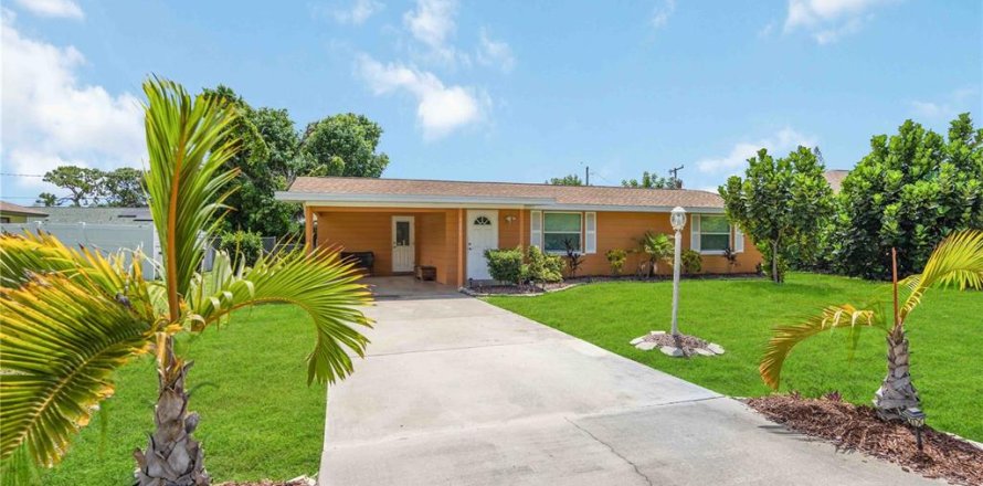House in Venice, Florida 3 bedrooms, 127.09 sq.m. № 2196694