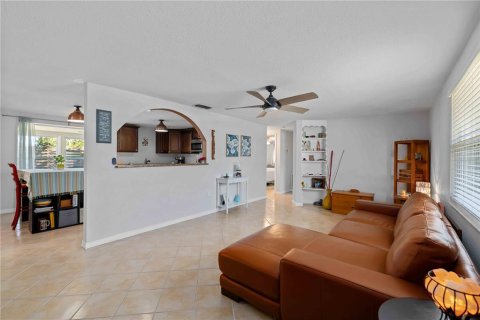 House in Venice, Florida 3 bedrooms, 127.09 sq.m. № 2196694 - photo 9