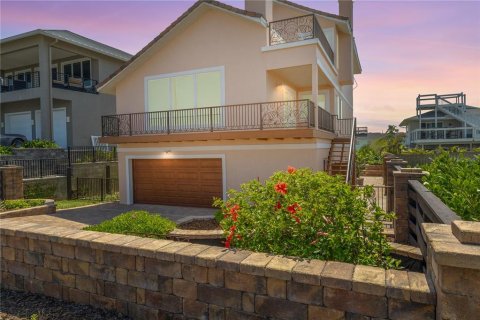 Casa en venta en New Smyrna Beach, Florida, 3 dormitorios, 256.97 m2 № 1659771 - foto 1