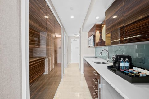 Condo in Fort Lauderdale, Florida, 3 rooms № 2081839 - photo 5
