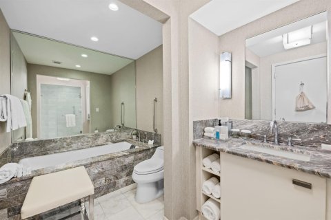 Condo in Fort Lauderdale, Florida, 3 rooms № 2081839 - photo 8