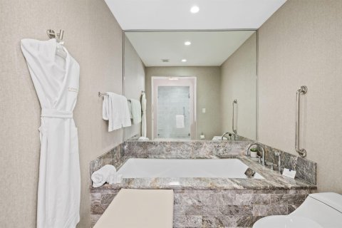 Condo in Fort Lauderdale, Florida, 3 rooms № 2081839 - photo 10