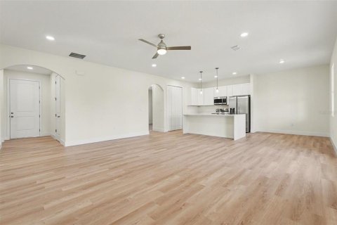 Casa en venta en Palm Bay, Florida, 4 dormitorios, 201.69 m2 № 2384449 - foto 9