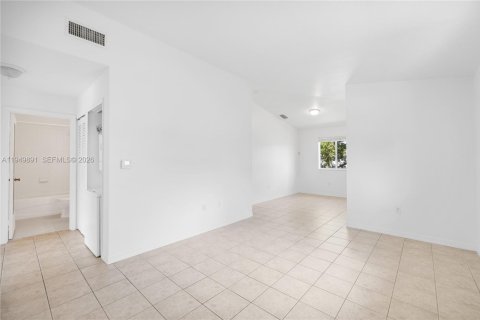 Condominio en alquiler en Homestead, Florida, 3 dormitorios, 95.13 m2 № 2009386 - foto 2
