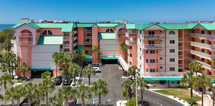 Condominio en Indian Shores, Florida, 3 dormitorios  № 2129112