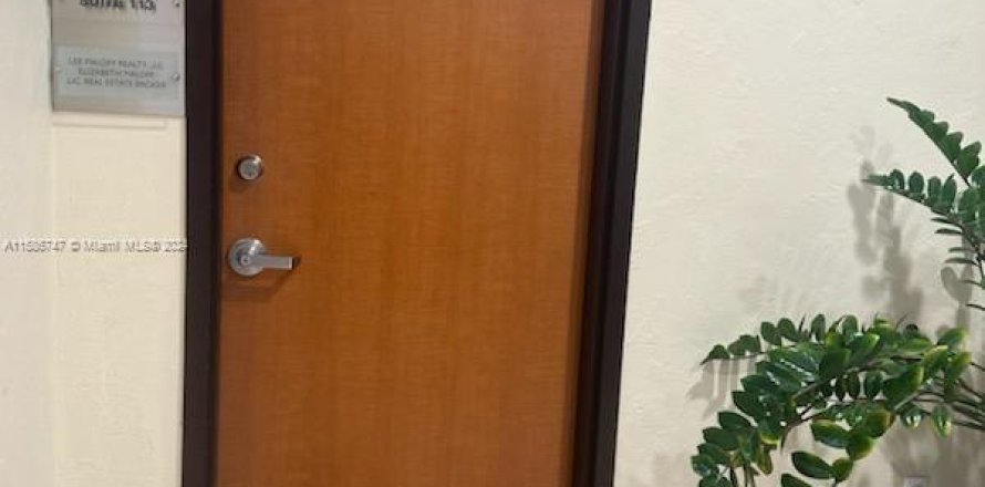 Office in Coral Gables, Florida № 1185602