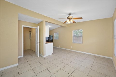 Casa en alquiler en Saint Petersburg, Florida, 2 dormitorios, 59.64 m2 № 2111275 - foto 6