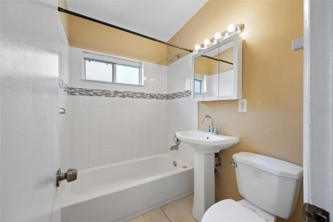 Casa en alquiler en Saint Petersburg, Florida, 2 dormitorios, 59.64 m2 № 2111275 - foto 10