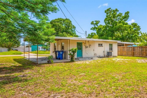 Casa en alquiler en Saint Petersburg, Florida, 2 dormitorios, 59.64 m2 № 2111275 - foto 12