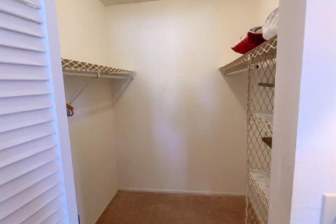 Condo in Palm Springs, Florida, 1 bedroom  № 1227802 - photo 1