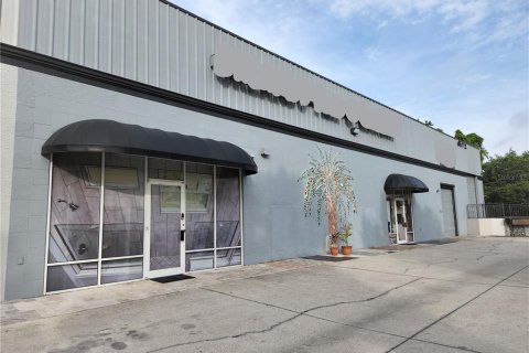 Commercial property in Winter Park, Florida 821.53 sq.m. № 216046 - photo 1