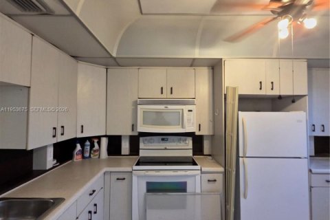 Condominio en venta en Coconut Creek, Florida, 2 dormitorios, 119.94 m2 № 2054796 - foto 9